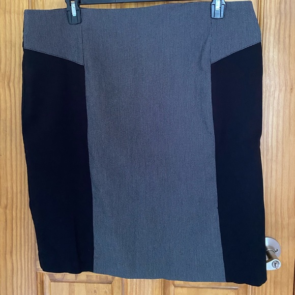 SZ 18 black mini with cute front panel - Picture 1 of 3